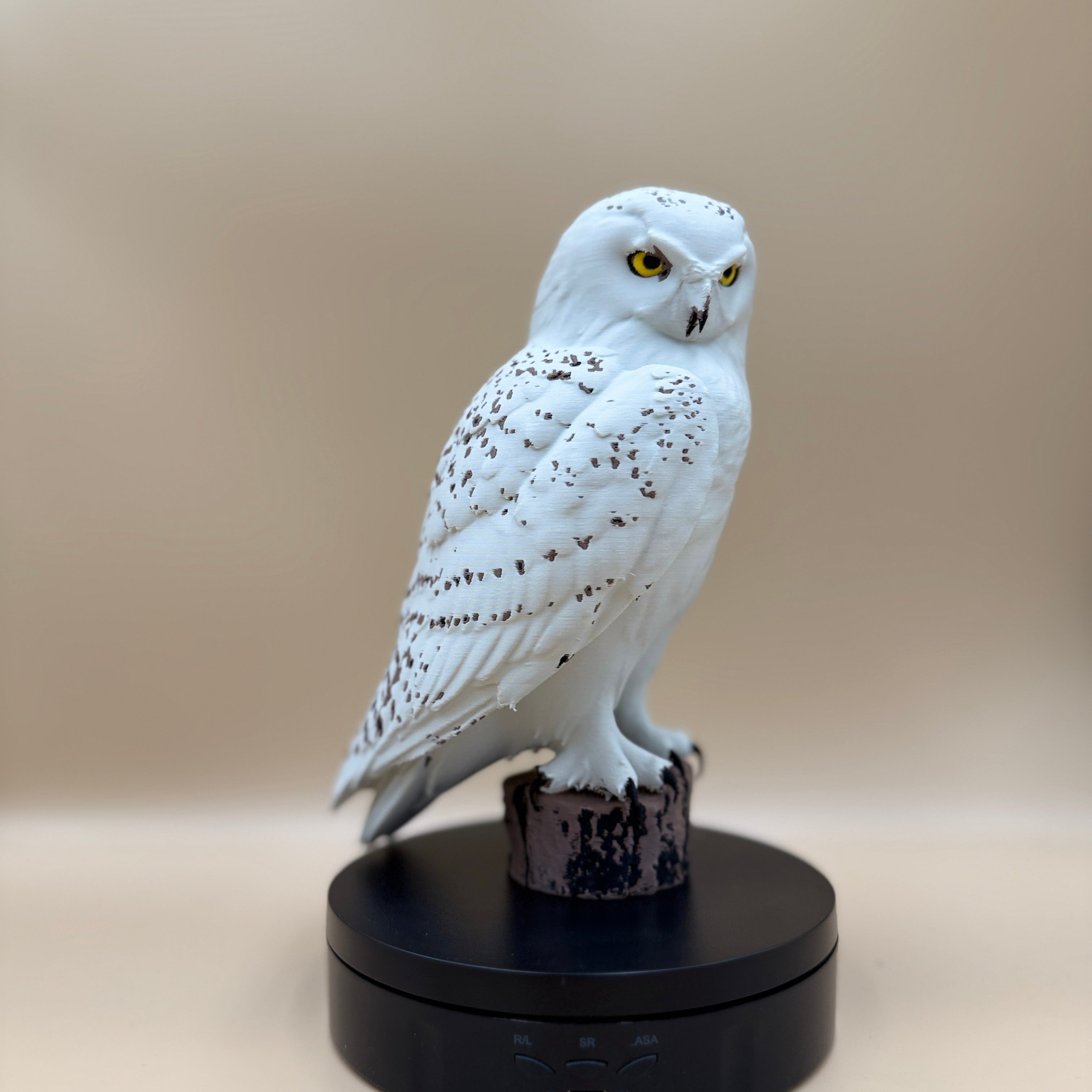 Glacier Guardian Snowy Owl on a Stump 3MF + Commercial License
